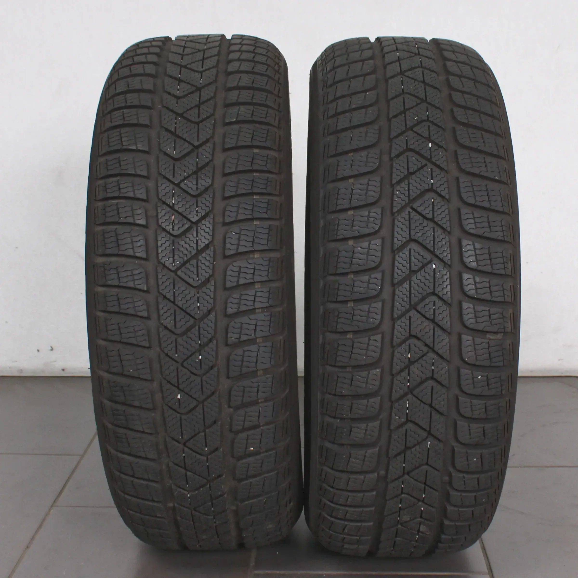 2x Winterreifen 215 60 R16 95H Pirelli Winter Sottozero 3 Seal Inside 2625 7-7,5mm - Bild 1