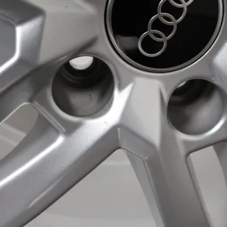 17 Zoll original Audi A4 S4 8W B9 8W0601025P Alufelgen Winterräder 8,5mm 2025 - Bild 7