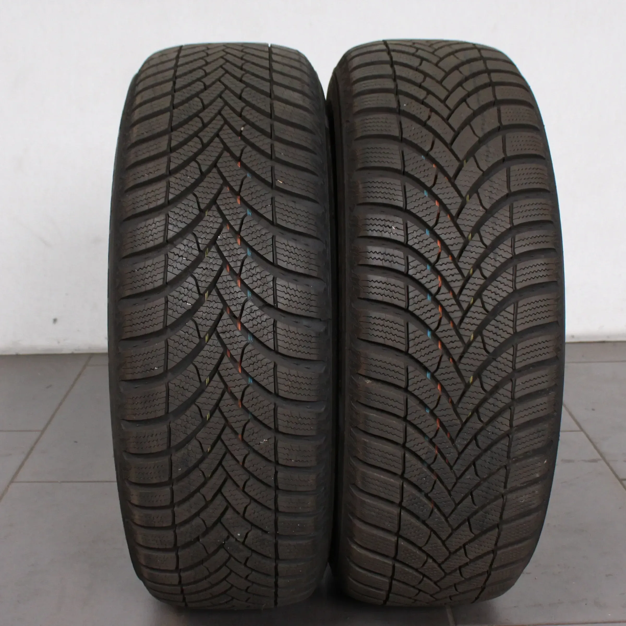 2x Winterreifen 205 55 R16 91H Semperit Speed-Grip 5 Dot: 3625 8-8,5mm - Bild 1