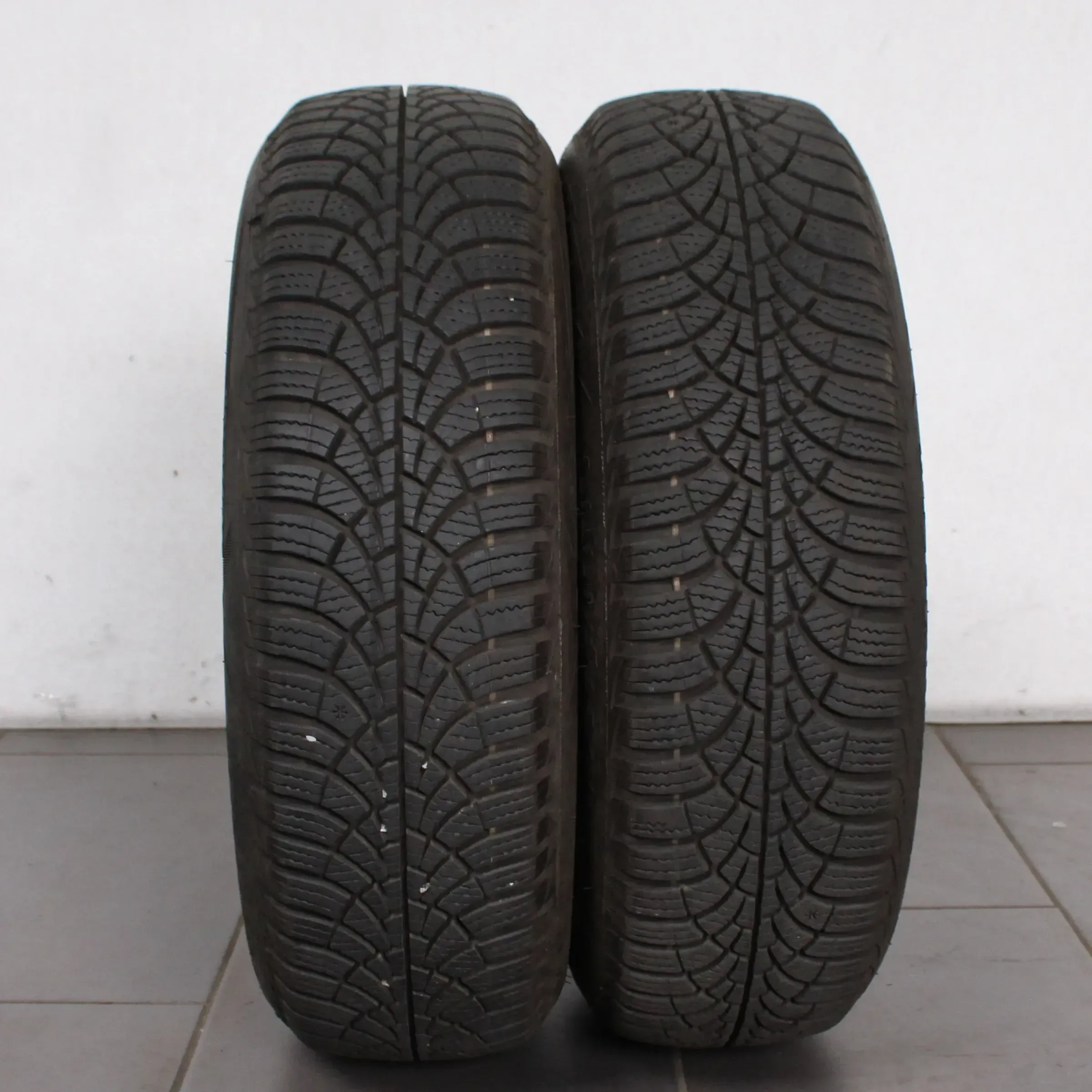 2x Winterreifen 165 65 R15 81T Goodyear Ultra Grip 9 Dot: 0719 7-7,5mm - Bild 1