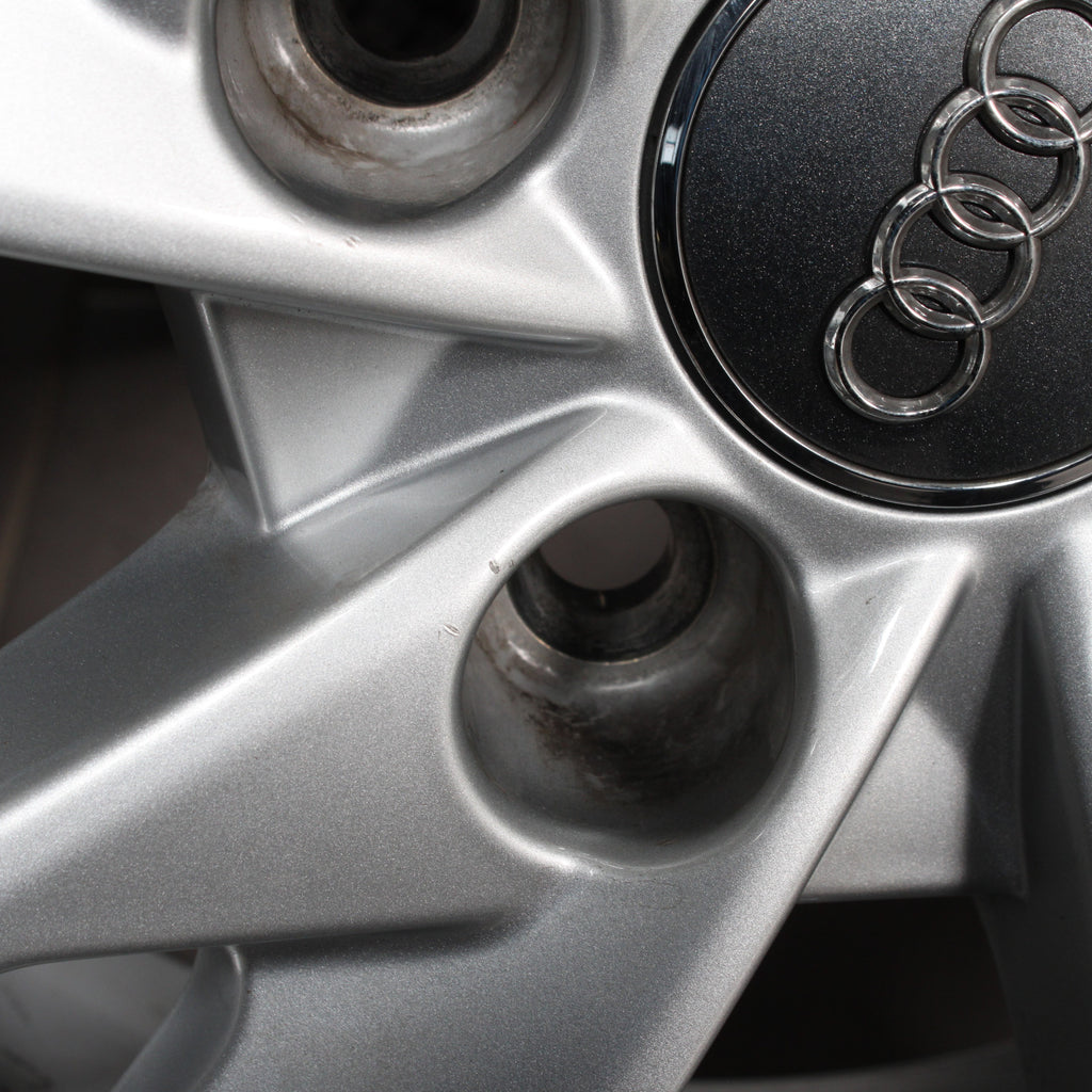 16 Zoll original Audi A4 8W B9 8W0601025B Alufelgen Winterreifen (563ad)
