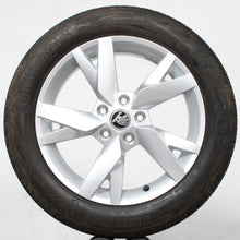 Laden Sie das Bild in den Galerie-Viewer, 17 Zoll original Skoda Octavia Mk4 A8 5E3601025 Alufelgen Sommerreifen (808d5)
