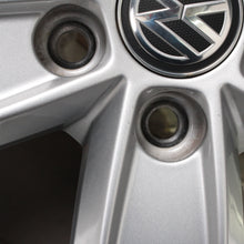 Laden Sie das Bild in den Galerie-Viewer, 15 Zoll original VW Polo 2G AW 2G0071495 Corvara Alufelgen Winterreifen (48702)