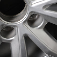 Laden Sie das Bild in den Galerie-Viewer, 17 Zoll original Audi Q5 FY 8OA601025J Alufelgen Winterreifen (605a0)