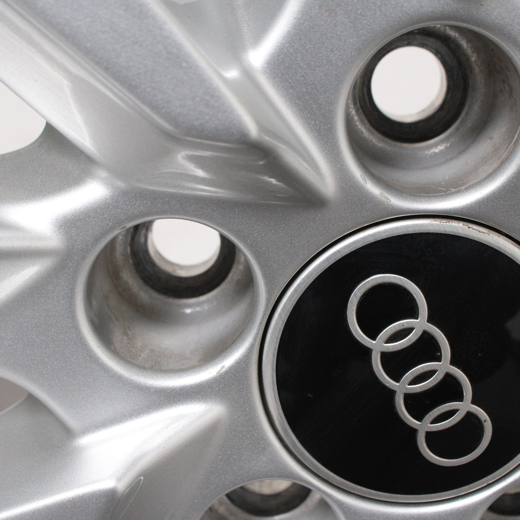 16 Zoll original Audi A1 II GB 82A601025C Alufelgen Winterreifen (c9cab)