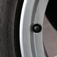 Laden Sie das Bild in den Galerie-Viewer, 17 Zoll original Audi A4 S4 8W B9 8W0601025P Alufelgen Winterreifen (27f13)
