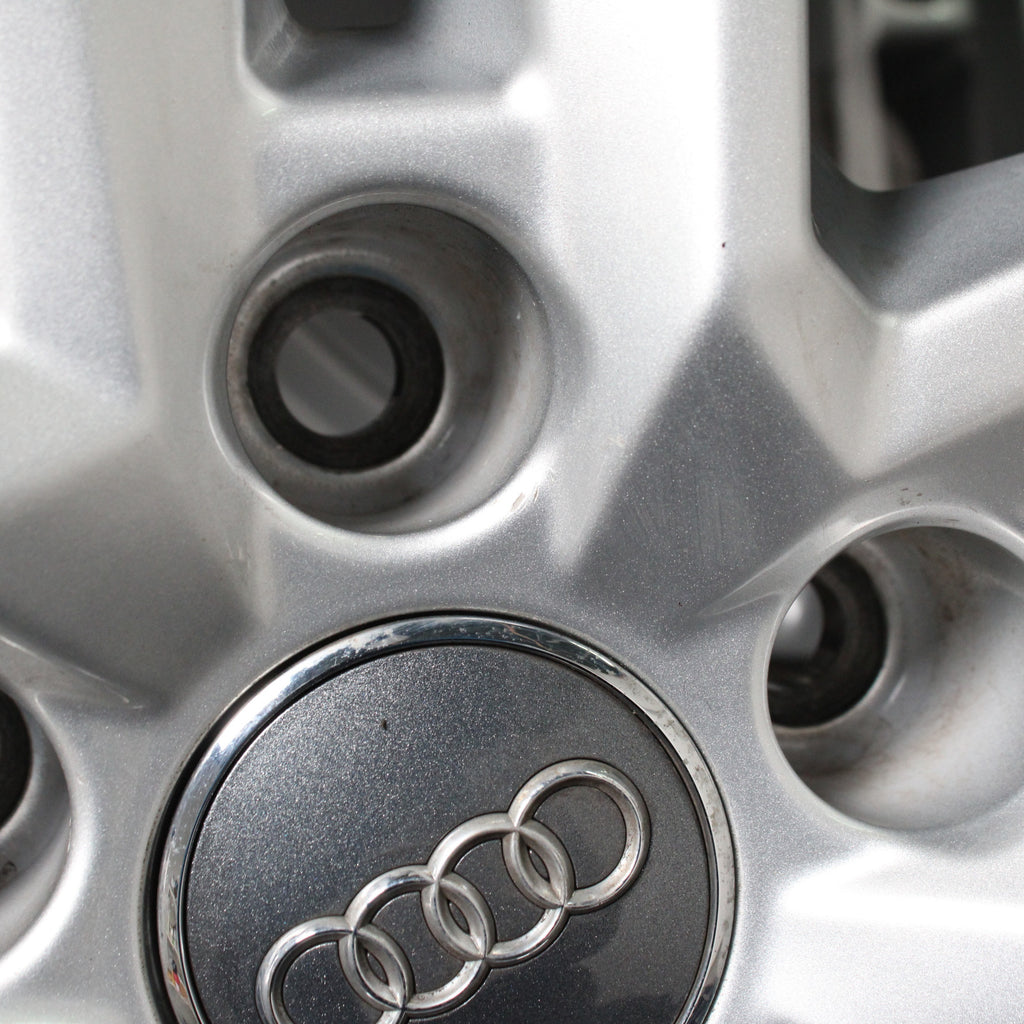 17 Zoll original Audi A4 S4 8W B9 8W0601025P Alufelgen Winterreifen (27f13)