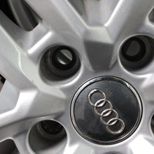 Laden Sie das Bild in den Galerie-Viewer, 17 Zoll original Audi A4 S4 8W B9 8W0601025P Alufelgen Winterreifen (27f13)