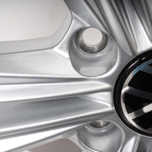 Laden Sie das Bild in den Galerie-Viewer, 18 Zoll original VW Tiguan ll Allspace 5NA601025M Alufelgen Winterreifen (f1ba7)