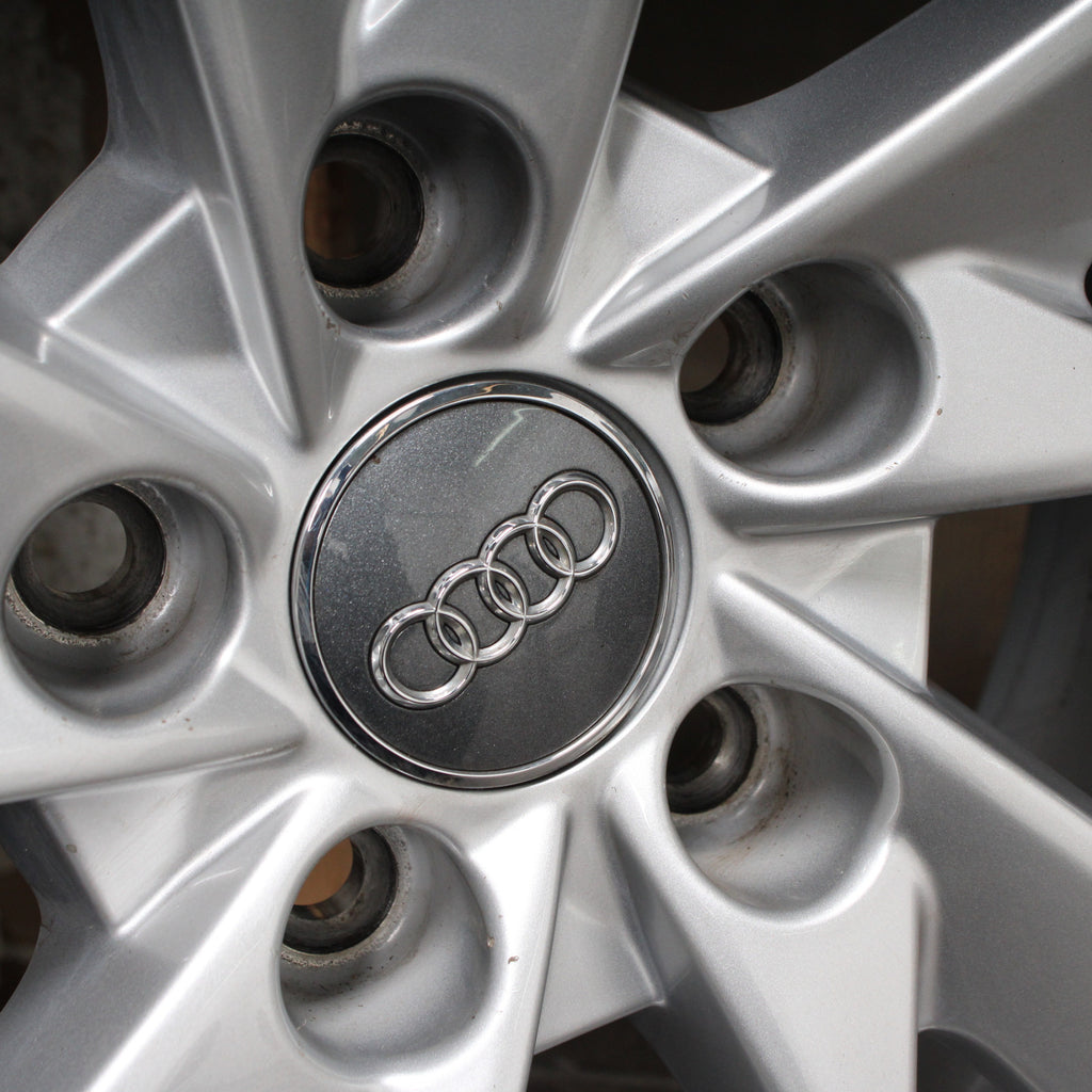 16 Zoll original Audi A4 8W B9 8W0601025B Alufelgen Winterreifen (3020e)