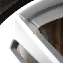 Laden Sie das Bild in den Galerie-Viewer, 17 Zoll original Audi A4 S4 8W B9 8W0601025P Alufelgen Winterreifen (03b26)