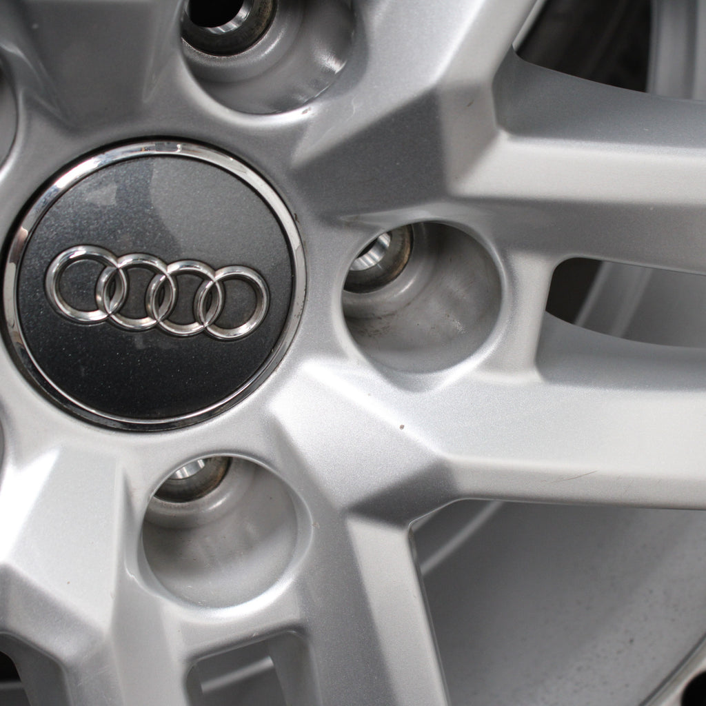 17 Zoll original Audi A4 S4 8W B9 8W0601025P Alufelgen Winterreifen (03b26)