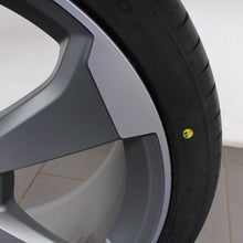 Laden Sie das Bild in den Galerie-Viewer, 19 Zoll original Audi A4 S4 8W B9 8W0601025CG Rotor Alufelgen Sommerreifen (bb7b9)