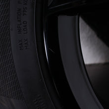 Laden Sie das Bild in den Galerie-Viewer, 17 Zoll original Audi Q3 F3 II 83A 83A601025AL Alufelgen Winterreifen (43e95)