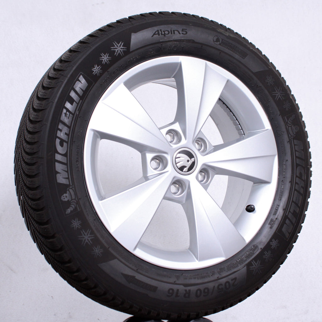 16 Zoll original Skoda Octavia Mk4 A8 5E0601025BE Alufelgen Winterreifen (09606)