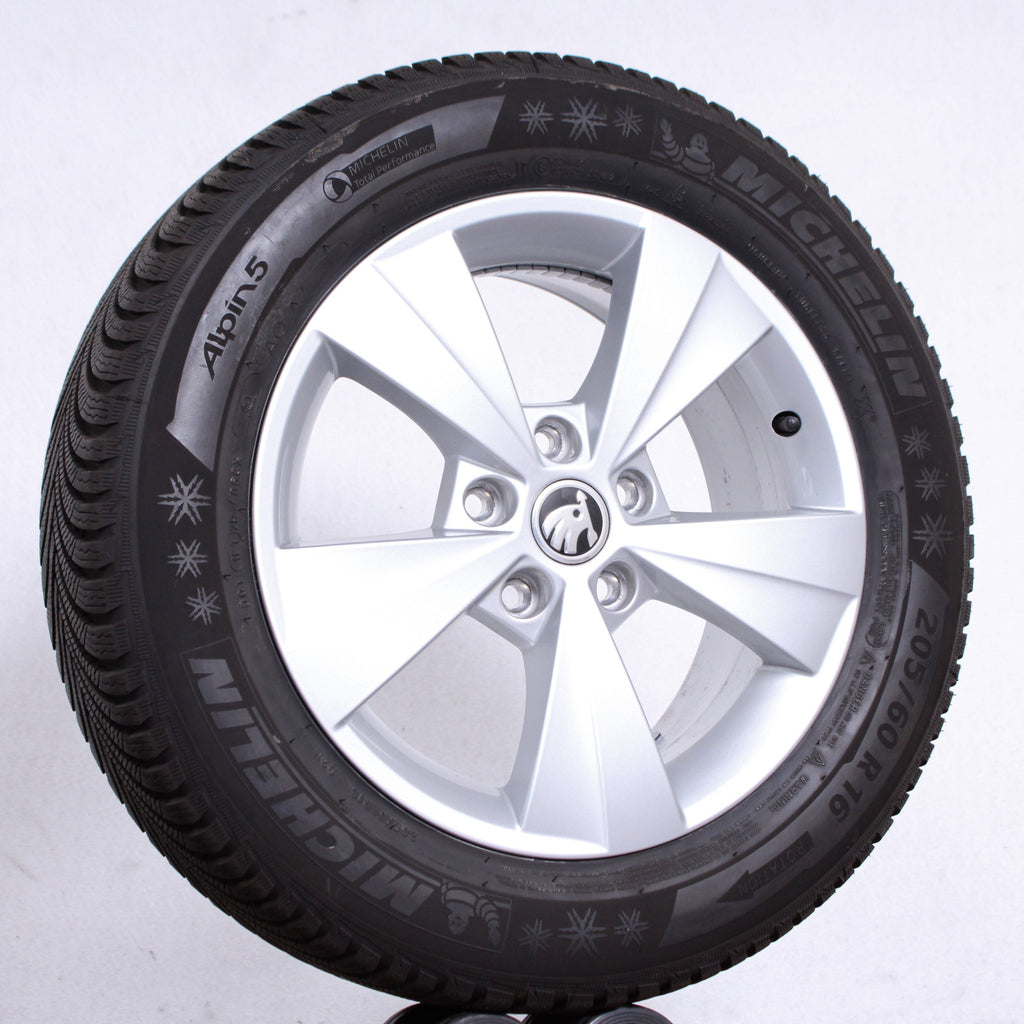 16 Zoll original Skoda Octavia Mk4 A8 5E0601025BE Alufelgen Winterreifen (09606)