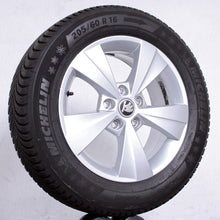 Laden Sie das Bild in den Galerie-Viewer, 16 Zoll original Skoda Octavia Mk4 A8 5E0601025BE Alufelgen Winterreifen (09606)