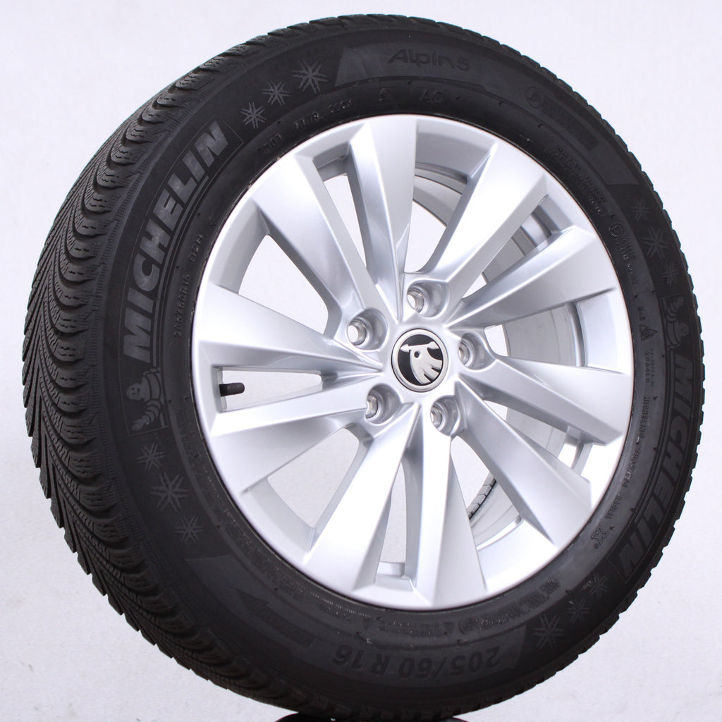 16 Zoll original Skoda Octavia Mk4 A8 5E0601025BA Alufelgen Winterreifen (58a4b)