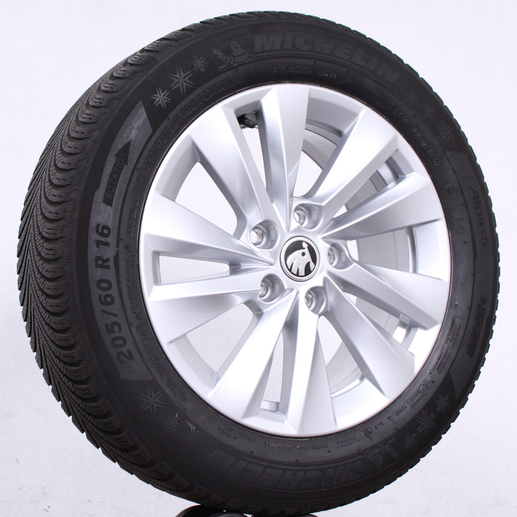 16 Zoll original Skoda Octavia Mk4 A8 5E0601025BA Alufelgen Winterreifen (58a4b)