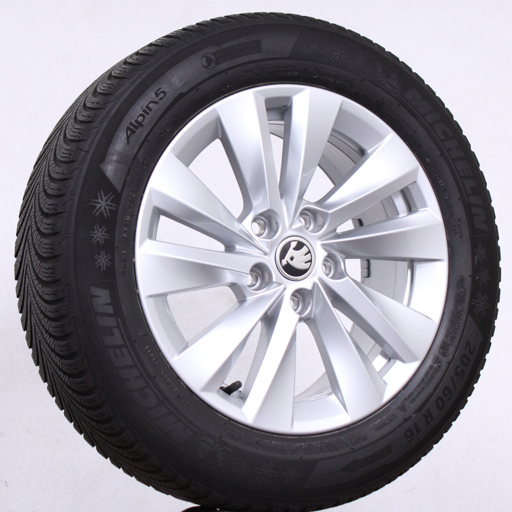 16 Zoll original Skoda Octavia Mk4 A8 5E0601025BA Alufelgen Winterreifen (58a4b)