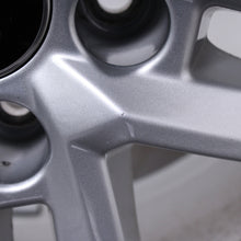 Laden Sie das Bild in den Galerie-Viewer, 17 Zoll original Audi A4 S4 8W B9 8W0601025P Alufelgen Winterreifen (6a242)