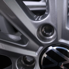Laden Sie das Bild in den Galerie-Viewer, 17 Zoll original original VW Passat 3G B8 3G0071497C Merano Alufelgen Winterreifen (83454)
