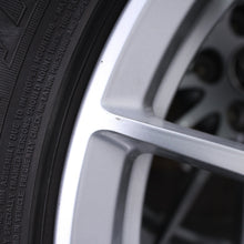 Laden Sie das Bild in den Galerie-Viewer, 17 Zoll original Audi A5 F5 8W0601025AE Alufelgen Winterreifen (1cee5)