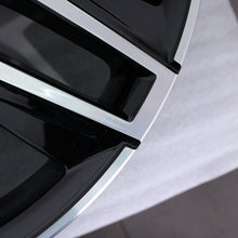 Laden Sie das Bild in den Galerie-Viewer, 18 Zoll original Seat Ibiza Mk5 6F KJ1 6F0601025E Alufelgen (86420)