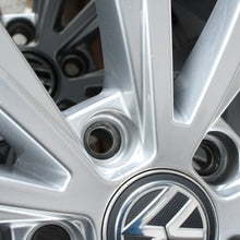 Laden Sie das Bild in den Galerie-Viewer, 17 Zoll original VW Tiguan ll Allspace 5NA 5NA601025 Alufelgen Winterreifen (9cb44)