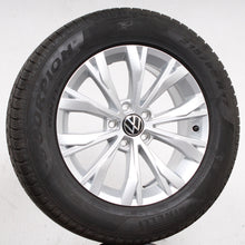 Laden Sie das Bild in den Galerie-Viewer, 17 Zoll original VW Tiguan ll Allspace 5NA 5NA601025 Alufelgen Winterreifen (64341)