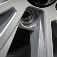 Laden Sie das Bild in den Galerie-Viewer, 17 Zoll original VW Tiguan ll Allspace 5NA 5NA601025 Alufelgen Winterreifen (64341)
