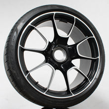 Laden Sie das Bild in den Galerie-Viewer, 20 &amp; 21 Zoll original Porsche 992 Turbo S 992601025AF Alufelgen Sommerreifen (3f388)