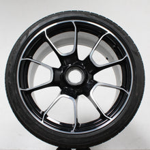 Laden Sie das Bild in den Galerie-Viewer, 20 &amp; 21 Zoll original Porsche 992 Turbo S 992601025AF Alufelgen Sommerreifen (3f388)