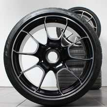 Laden Sie das Bild in den Galerie-Viewer, 20 &amp; 21 Zoll original Porsche 992 Turbo S 992601025AF Alufelgen Sommerreifen (3f388)