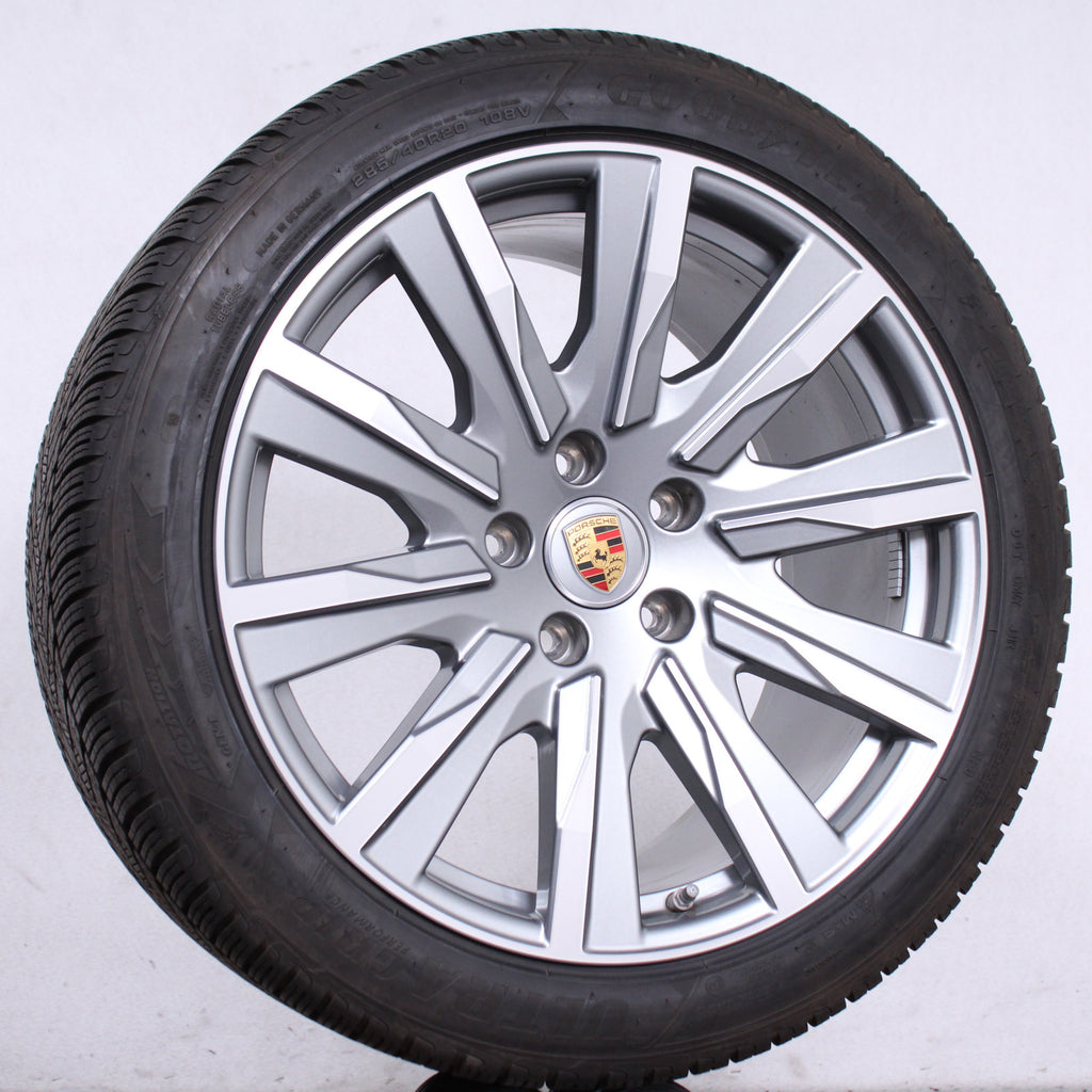 20 Zoll original Porsche Taycan Turbo Tequipment Alufelgen Winterreifen (526b2)