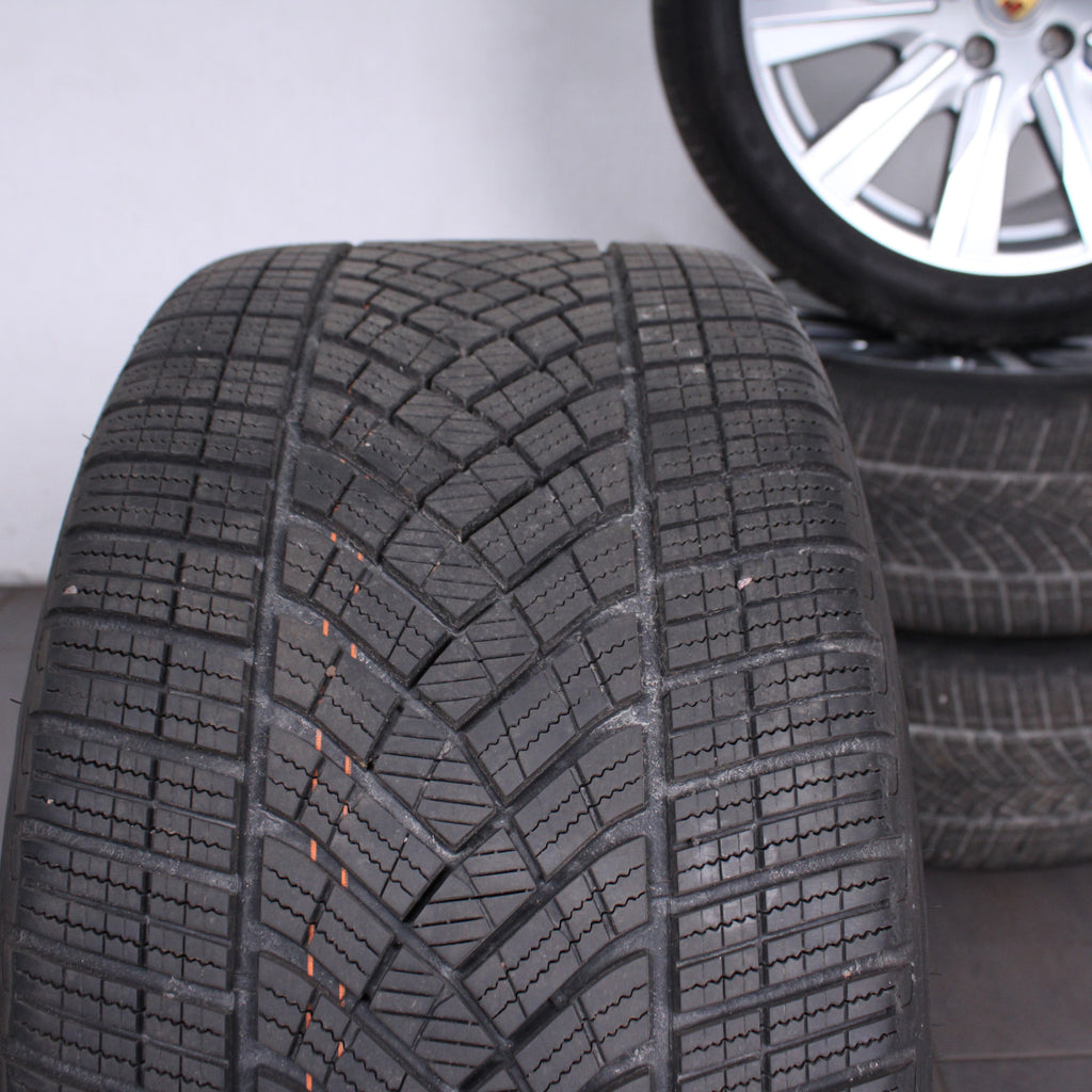 20 Zoll original Porsche Taycan Turbo Tequipment Alufelgen Winterreifen (9cdf0)
