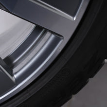 Laden Sie das Bild in den Galerie-Viewer, Original Porsche Taycan Turbo Tequipment 20 Zoll Alufelgen Winterreifen (deda9)