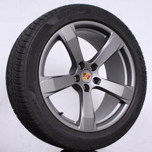 Laden Sie das Bild in den Galerie-Viewer, 20 Zoll original Porsche Macan II III Turbo GTS Alufelgen Winterreifen (a814c)