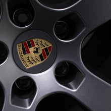Laden Sie das Bild in den Galerie-Viewer, 20 Zoll original Porsche Macan II III Turbo GTS Alufelgen Winterreifen (a814c)