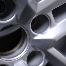 Laden Sie das Bild in den Galerie-Viewer, 17 Zoll original Audi A4 S4 8W B9 8W0601025P Alufelgen Winterreifen (5e3b1)