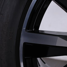 Laden Sie das Bild in den Galerie-Viewer, 20 Zoll original Porsche Taycan Turbo Tequipment Alufelgen Winterreifen (098cd)