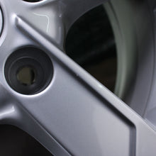 Laden Sie das Bild in den Galerie-Viewer, 16 Zoll original Nissan Leaf II 124R-001684 Alufelgen  Winterreifen (7e366)