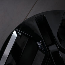 Laden Sie das Bild in den Galerie-Viewer, 19 Zoll original Kia EV3 SV 52910-EV220 Alufelgen (f3860)