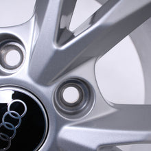 Laden Sie das Bild in den Galerie-Viewer, 17 Zoll original Audi A3 S3 8Y 8Y0601025CC Alufelgen (b4381)