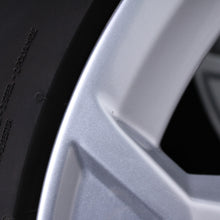 Laden Sie das Bild in den Galerie-Viewer, 17 Zoll original Audi Q3 F3 II 83A 83A601025AL Alufelgen Winterreifen (01440)